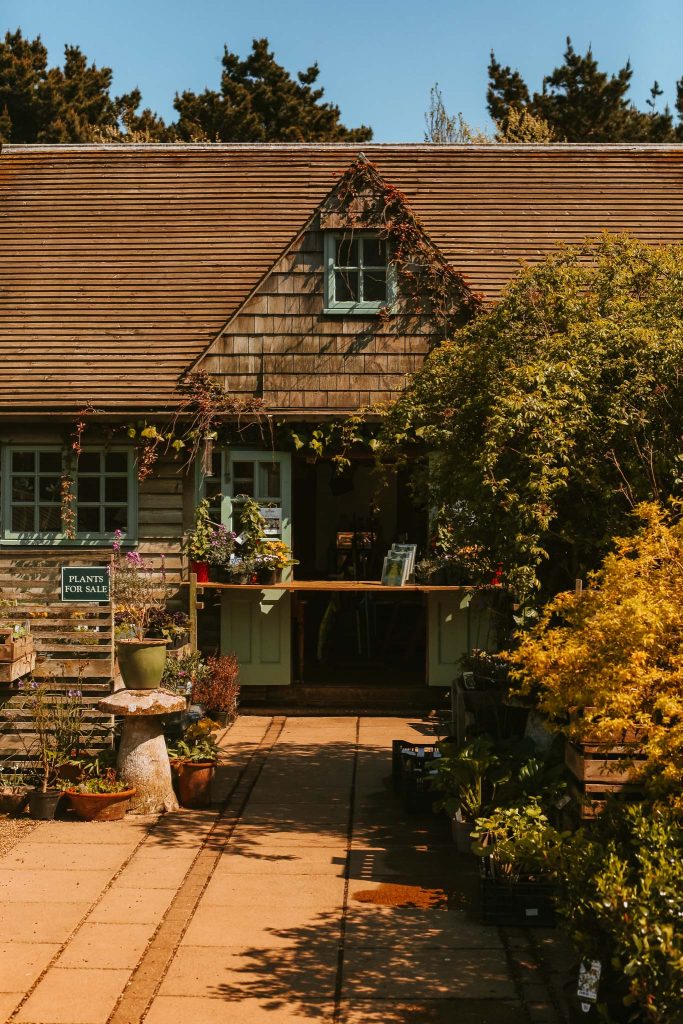 pretty gardens of england