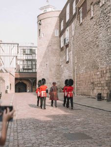 palaces in england